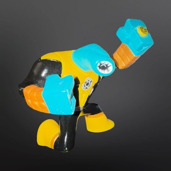 2011 Yellow Fear Low Alien Action League Action Figure 2.5” - Picture 4 of 7